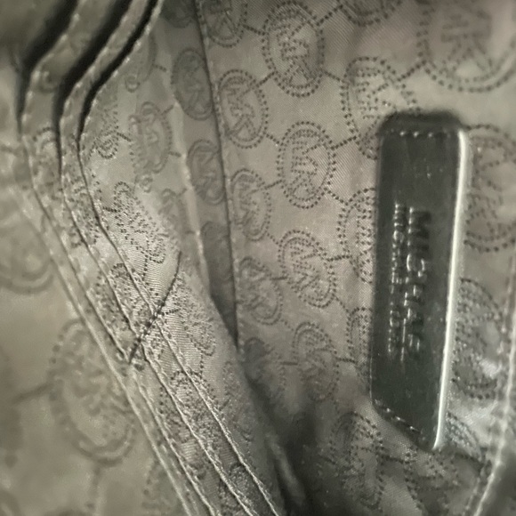 Michael Kors wristlet. Cowhide material. Excellent Used Condition. Used once. - Picture 3 of 5